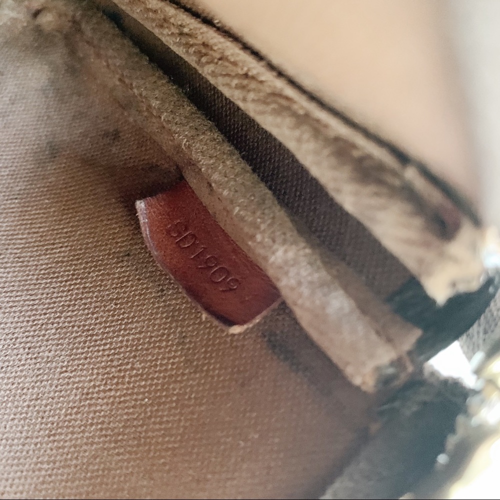 Louis Vuitton Pochette - Picture 11 of 13